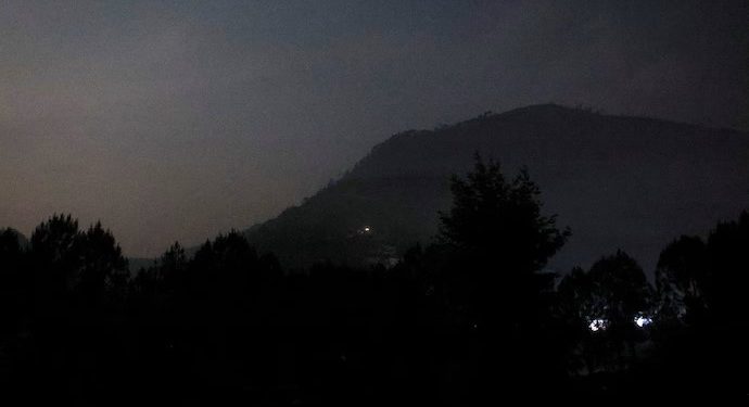 ভারত-শাসিত কাশ্মীরে সাইরেন ও ব্ল্যাকআউট