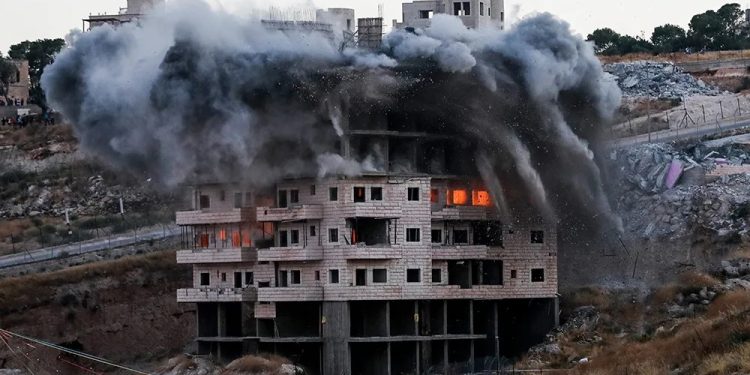 ফিলিস্তিনিদের ৬০০ ঘরবাড়ি গুঁড়িয়ে দিল ইসরাইল