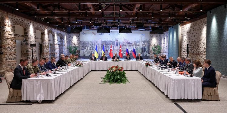 প্রথমবারের মতো সরাসরি আলোচনায় রাশিয়া-ইউক্রেন