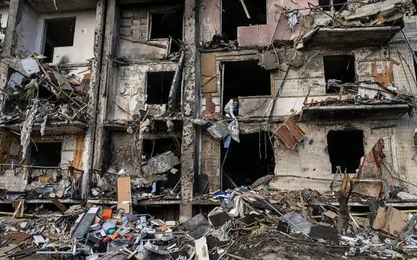 মুহুর্মুহু ক্ষেপণাস্ত্র-ড্রোন হামলায় তছনছ কিয়েভসহ কয়েকটি শহর