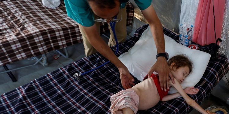 গাজায় একদিনে অনাহারে প্রাণ গেল ১৪ ফিলিস্তিনির