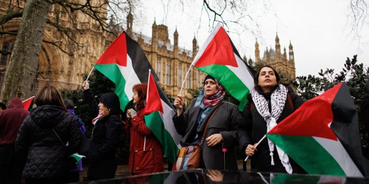 ফিলিস্তিনকে অবিলম্বে স্বীকৃতি দিতে ব্রিটিশ সরকারকে ৬০ জন এমপির চিঠি