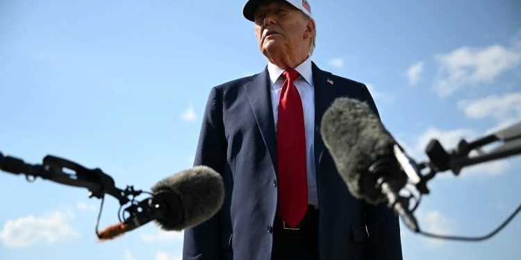 ১২ দেশের ওপর নতুন শুল্ক নির্ধারণ করলেন ট্রাম্প