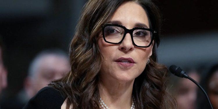 এক্সের প্রধান নির্বাহীর পদত্যাগ
