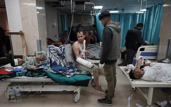 গাজায় এক বেলা খেয়ে ২৪ ঘণ্টা কাজ করছেন স্বাস্থ্যকর্মীরা