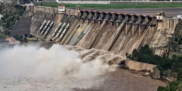 পানির চাপ কমাতে বাঁধ উড়িয়ে দিল পাকিস্তান