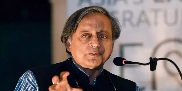 ডাকসুতে শিবিরের জয় ভারতের জন্য উদ্বেগজনক: শশী থারুর