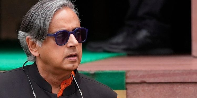 ‘ঢাকায় আর বন্ধুত্বপূর্ণ সরকারের নিশ্চয়তা নেই’—ভারতকে সতর্ক করলেন শশী থারুর