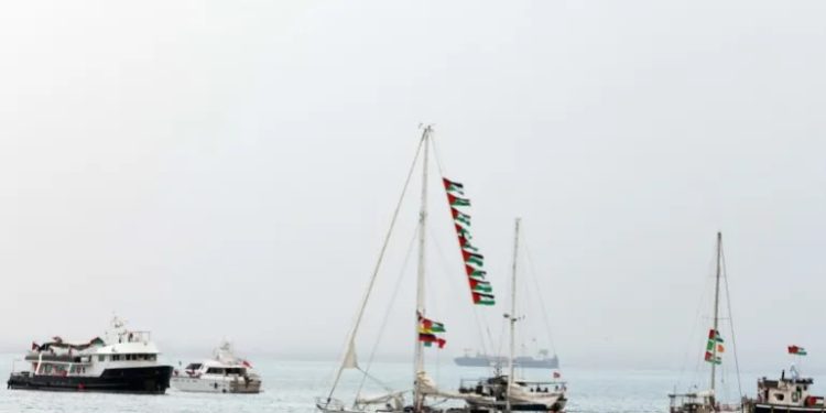 থমকে গেল গাজার পথে ছুটে চলা ত্রাণবাহী কাফেলা