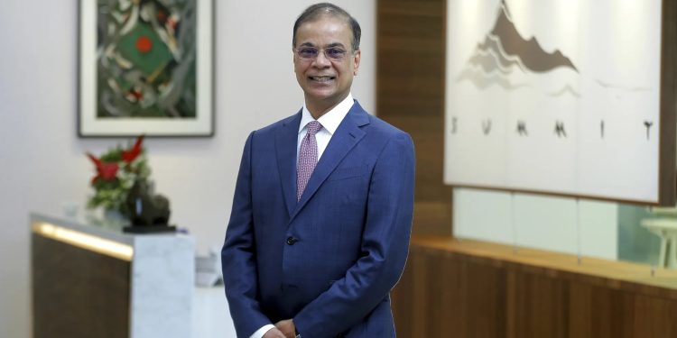 সিঙ্গাপুরের শীর্ষ ৫০ ধনীর তালিকায় বাংলাদেশের আজিজ খান