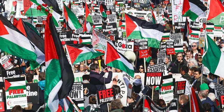 গাজায় যুদ্ধ বন্ধের দাবিতে উত্তাল ইউরোপ