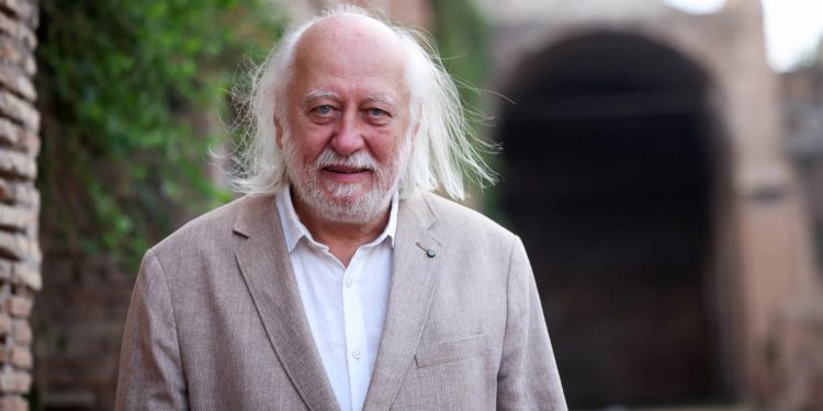 সাহিত্যে নোবেল পেলেন হাঙ্গেরির লেখক লাসলো ক্রাসনাহোরকাই