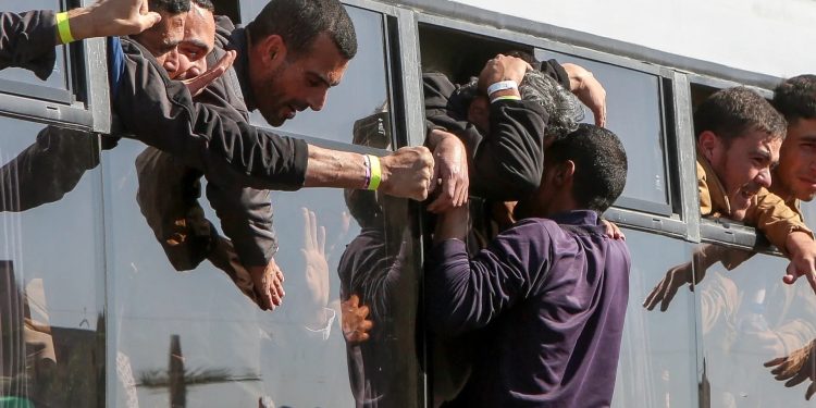 ৩ হাজার ৭০০ ফিলিস্তিনিকে মুক্তি দিল ইসরাইল