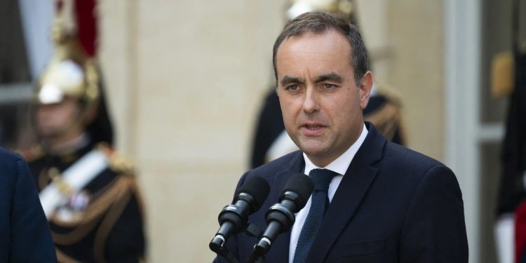 ফ্রান্সের নতুন প্রধানমন্ত্রীর হঠাৎ পদত্যাগ