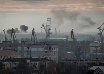 জ্বালানি স্থাপনায় রুশ হামলা, বিদ্যুৎহীন ইউক্রেনের বিভিন্ন এলাকা