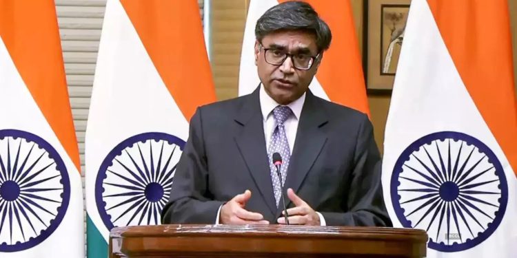 হাসিনাকে বাংলাদেশে ফেরানো নিয়ে সাংবাদিকদের প্রশ্নের জবাব দিলেন মিশ্রি