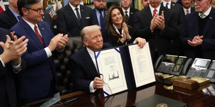 অবসান ঘটল মার্কিন ইতিহাসের দীর্ঘতম সরকারি শাটডাউনের