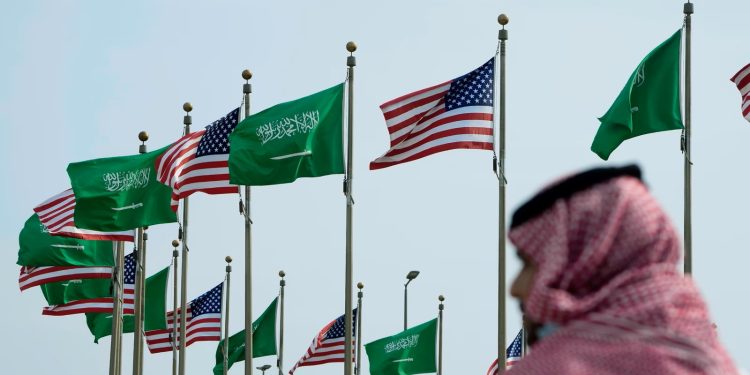 সৌদিকে মধ্যপ্রাচ্যের সবচেয়ে ‘গুরুত্বপূর্ণ’ মিত্র বলল যুক্তরাষ্ট্র