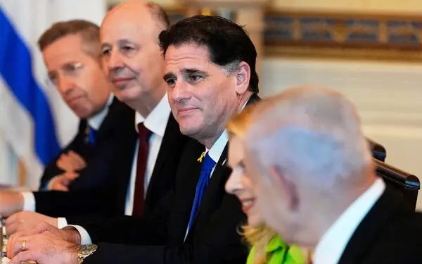 নেতানিয়াহুর ঘনিষ্ঠ উপদেষ্টার পদত্যাগ