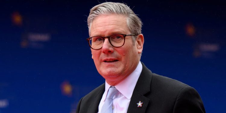 যুক্তরাজ্যের রাজনীতিতে অস্থিরতা, অপসারণের আশঙ্কায় স্টারমার