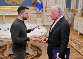 ইউক্রেন আলোচনা নিয়ে জেলেনস্কির সঙ্গে বৈঠকে বসছেন ট্রাম্পের দূত