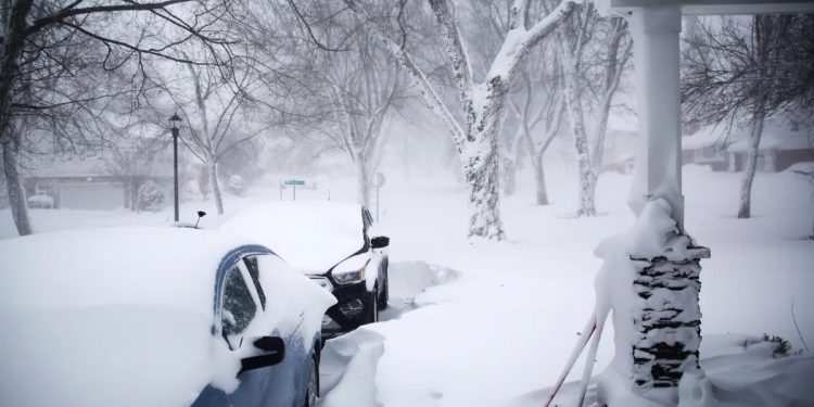 ভয়াবহ তুষারঝড়ে বিপর্যস্ত যুক্তরাষ্ট্র