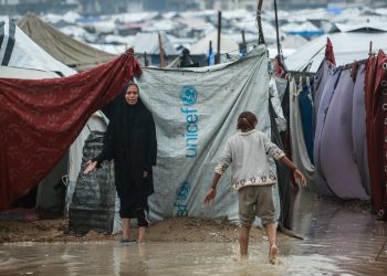 গাজায় তীব্র শীতে চরম দুর্ভোগ, তবুও ঢুকতে দেওয়া হচ্ছে না ত্রাণ: জাতিসংঘের সংস্থা