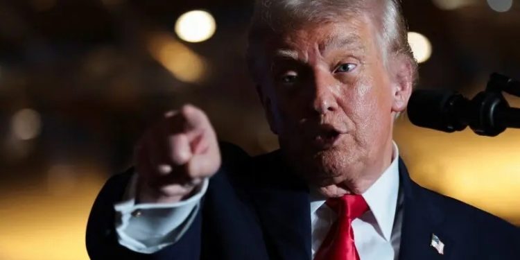 একটি ফোনকলেই থাইল্যান্ড-কম্বোডিয়ার যুদ্ধ থামানো সম্ভব : ট্রাম্প