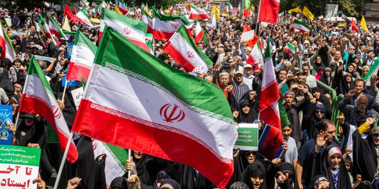 ইরানি বিক্ষোভকারীদের সমর্থনে যুক্তরাষ্ট্রে হাজারো মানুষের মিছিল