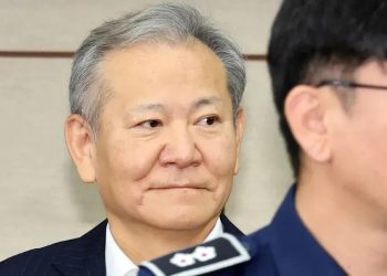 দক্ষিণ কোরিয়ার সাবেক স্বরাষ্ট্রমন্ত্রীর ৭ বছরের কারাদণ্ড