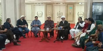 ইমরান খানকে আল-শিফা হাসপাতালে নেওয়ার দাবিতে অবস্থান কর্মসূচি চলমান