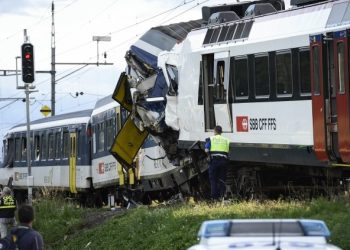সুইজারল্যান্ডে ভয়াবহ ট্রেন দুর্ঘটনা