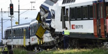 সুইজারল্যান্ডে ভয়াবহ ট্রেন দুর্ঘটনা