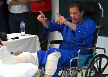 হাসপাতালে ইমরান খান