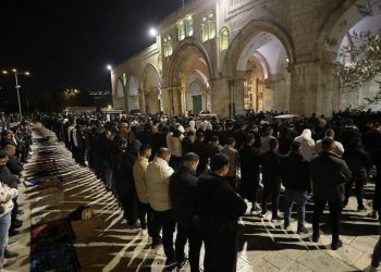 উত্তেজনার মধ্যেও মসজিদুল আকসায় ৫০ হাজার ফিলিস্তিনির তারাবি আদায়