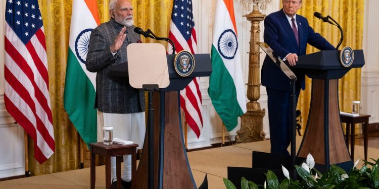 ভারতের ওপর ২৫ থেকে কমিয়ে ১৮ শতাংশ শুল্ক আরোপ ট্রাম্পের
