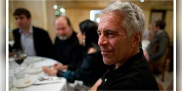 ‘বেঁচে আছেন কুখ্যাত এপস্টেইন’, চাঞ্চল্যকর দাবিতে তোলপাড়