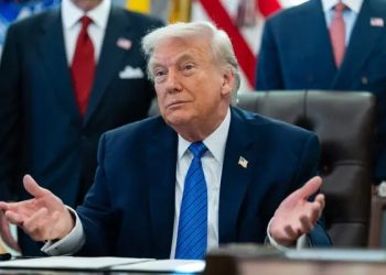 নিজ দেশে প্রশ্নের মুখে ডোনাল্ড ট্রাম্প