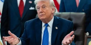 নিজ দেশে প্রশ্নের মুখে ডোনাল্ড ট্রাম্প