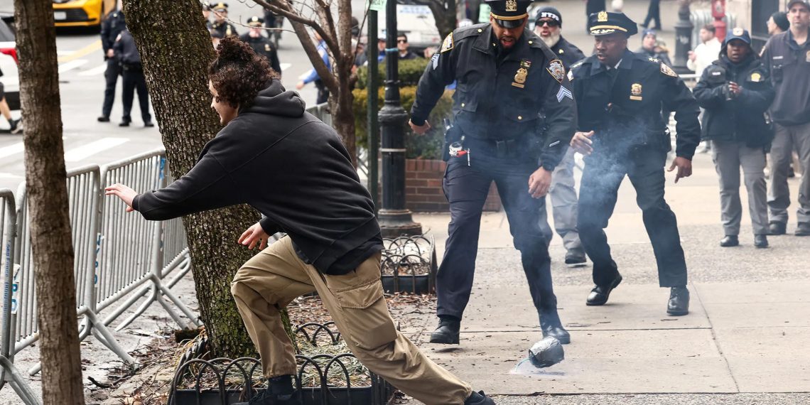 মামদানির বাসার সামনে বোমা হামলা