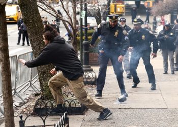 মামদানির বাসার সামনে বোমা হামলা