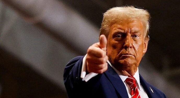 সোমবারের মধ্যে হরমুজ প্রণালি খুলে না দিলে ইরানের ওপর নরক নেমে আসবে: ট্রাম্প