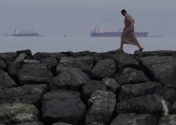 হরমুজে ডুবতে পারে মার্কিন ডলারের আধিপত্য