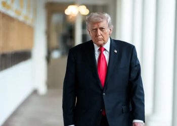 গুলি চালিয়ে ইরান যুদ্ধ থেকে ‘বিরত’ রাখা যাবে না: ট্রাম্প