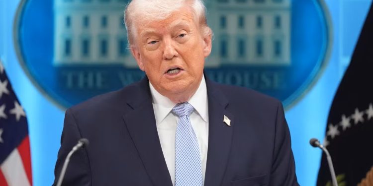 যুক্তরাষ্ট্রের তেলকে ‘বিশ্বের সেরা ও সবচেয়ে মধুর’ বললেন ট্রাম্প