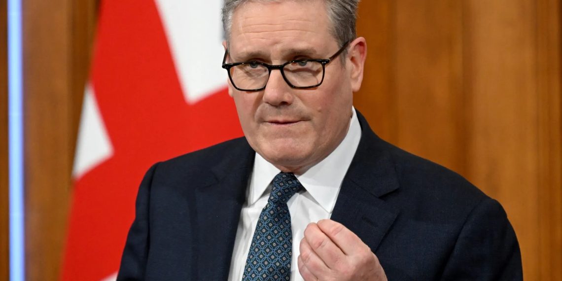 যুক্তরাজ্যের হয়ে অস্ত্র ধরবে না দেশটির অর্ধেকের বেশি তরুণ, সমীক্ষায় চাঞ্চল্যকর তথ্য