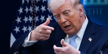 আমরা ‘পাগলাটে’ পৃথিবীতে বসবাস করছি : ট্রাম্প