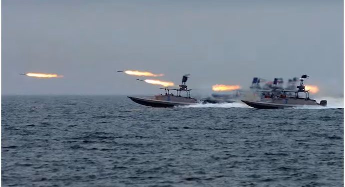 মার্কিন সামরিক জাহাজ লক্ষ্য করে ইরানের ‘ড্রোন হামলা’