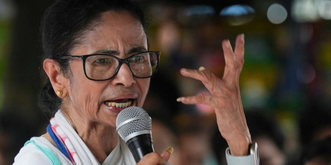 সংসদীয় দল ভেঙে বিজেপিকে সমর্থনের ঘোষণা তৃণমূলের ২০ এমপির