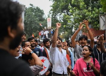 তীব্র হচ্ছে ককরোচ আন্দোলন জেন-জির ক্ষোভে আতঙ্কিত মোদি সরকার